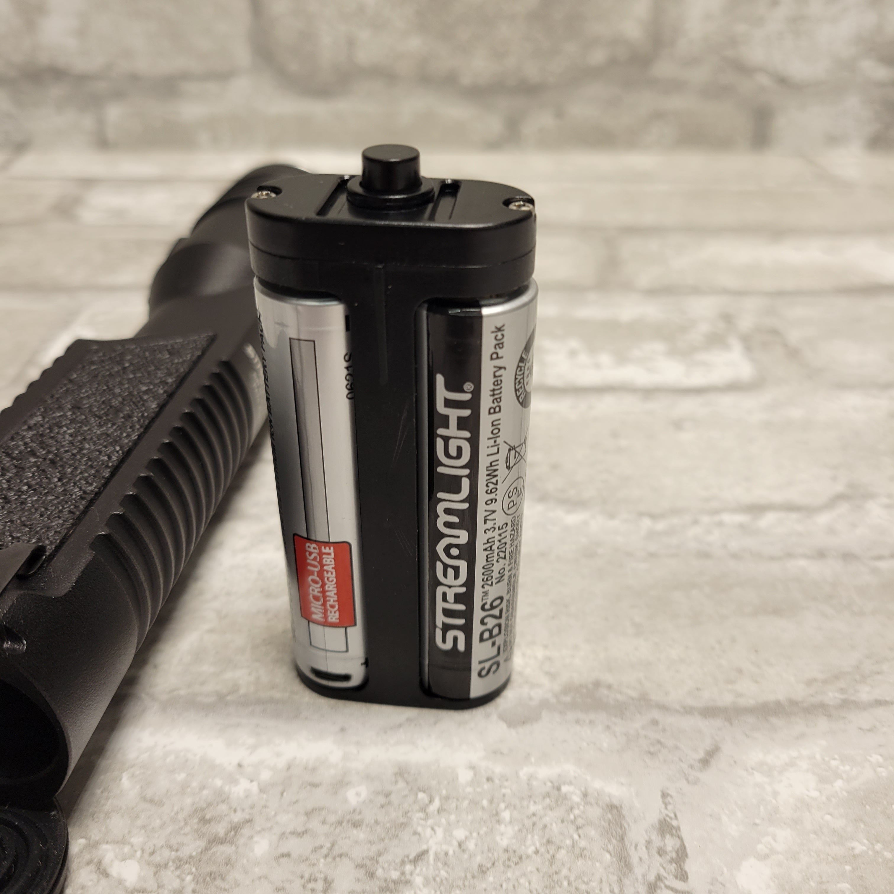 Streamlight Stinger 2020 Rechargeable LED Flashlight *READ DESCRIPTION* (8004036952302)